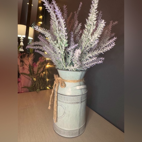 ‼️SOLD•EUC UPCYCLED Farmhouse Tin Vase with Lavender 13” H - Picture 3 of 4